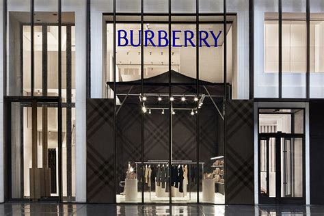 Burberry store website